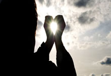 开云APP-火箭绝地反击黄蜂，乔治三分雨点燃全场：一场篮球的巅峰对决