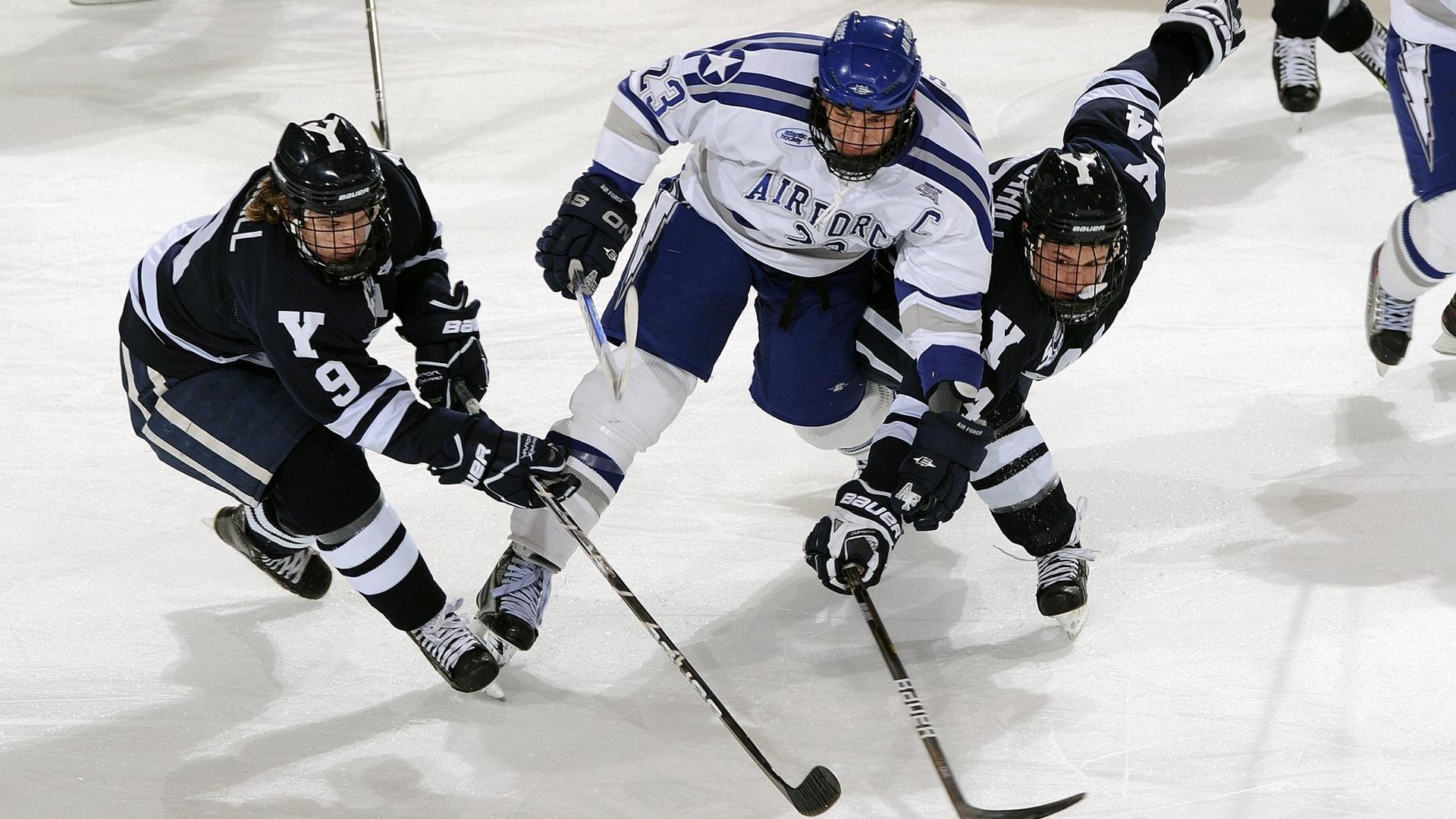 开云体育app-羽翼与赛道，老鹰关键战突围尼克斯，塔图姆在F1年度争冠接管比赛