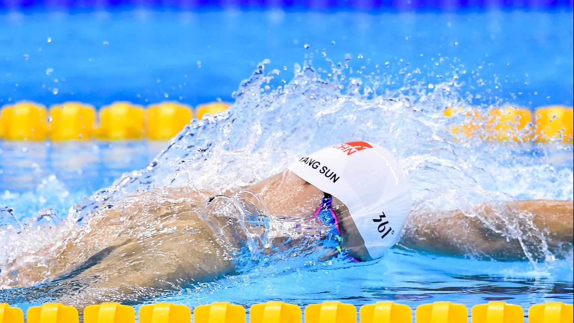 橙衣风暴席卷西决战场，荷兰连续得分压制智利，生死战中的战术博弈