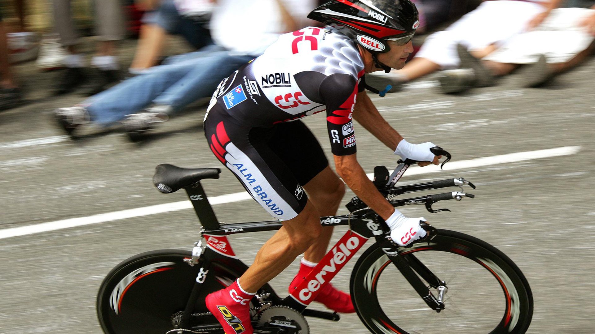 世界排名争夺战之夜，哈利伯顿连续得分拉开差距，书写个人传奇