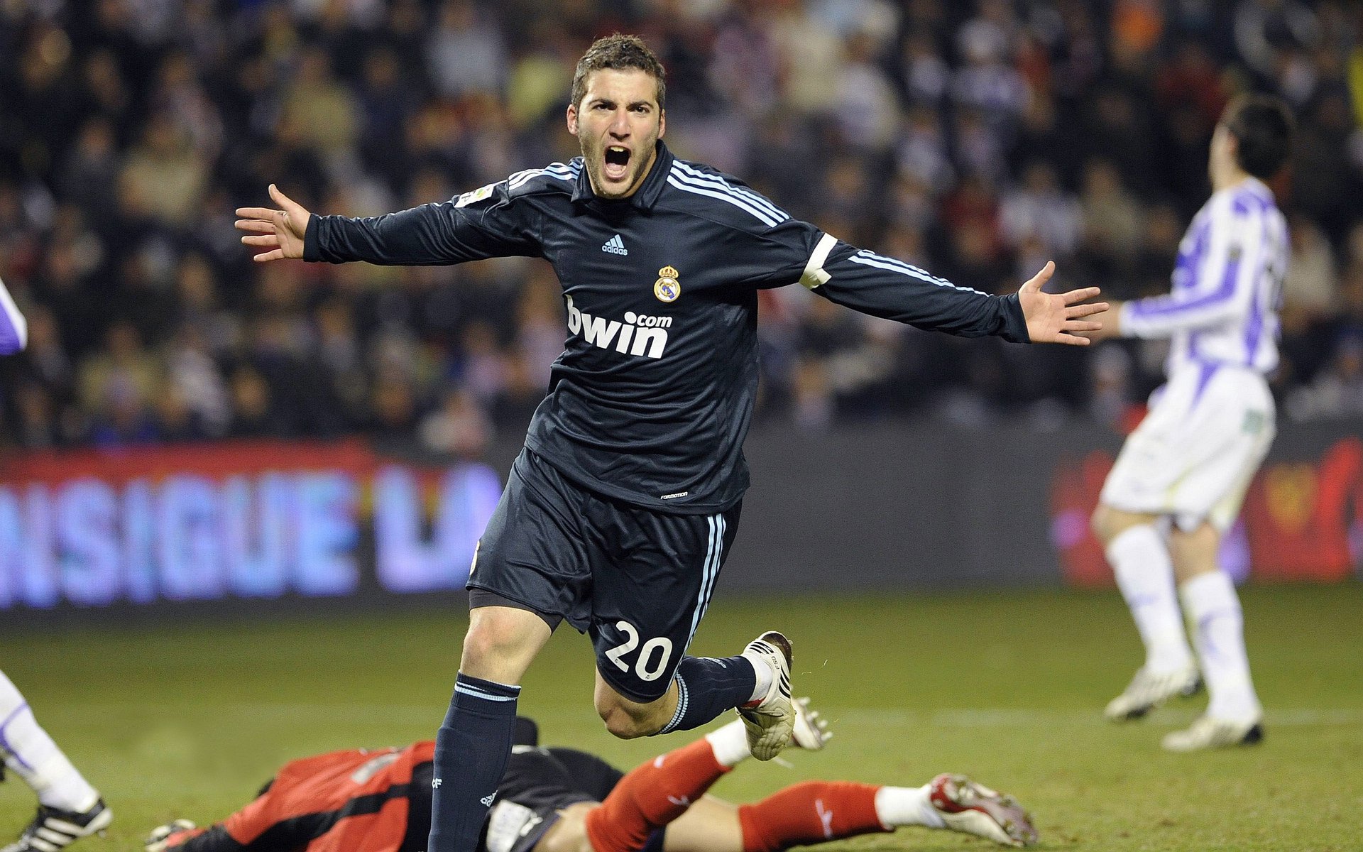 新王登基，皮亚斯特里率迈凯伦力克威廉姆斯，诠释赛道唯一性